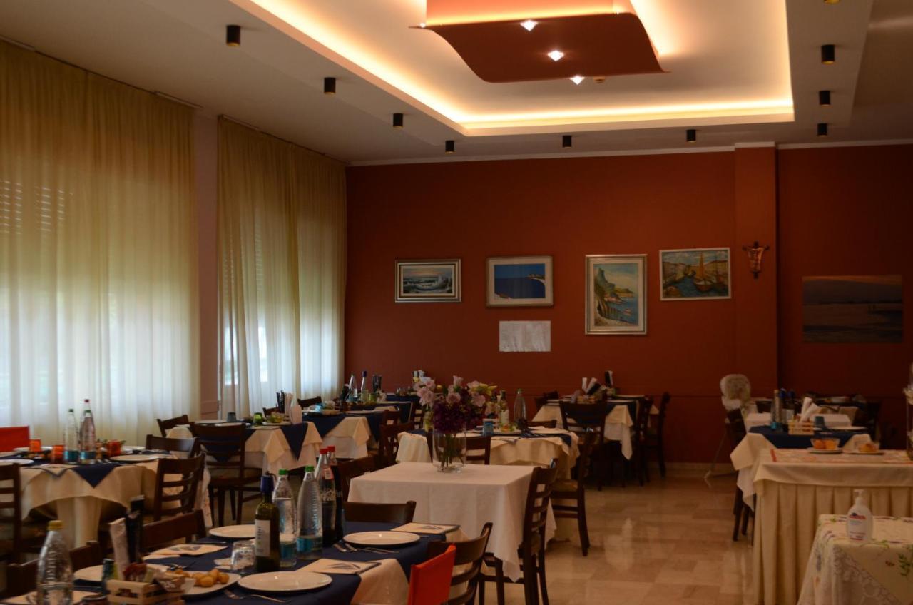 Hotel Boston Cesenatico Ngoại thất bức ảnh